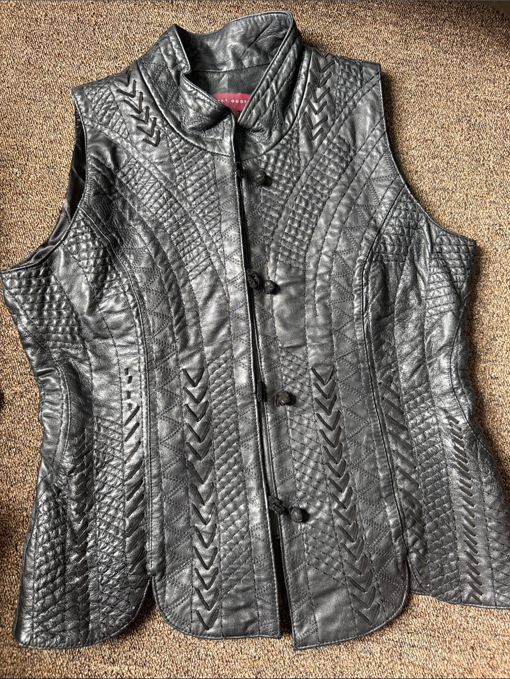 Women's Black Quilted Leather Vest with Textured Stitching